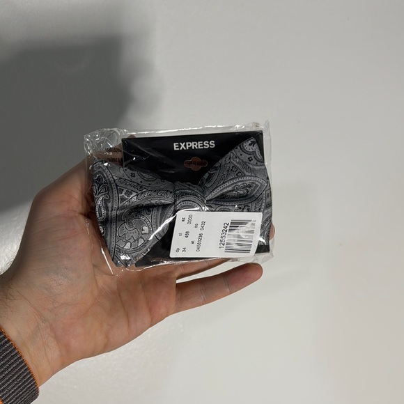 Express Paisley Bow Tie - Black and Gray NWT - Picture 1 of 4